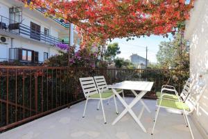 Apartments by the sea Arbanija, Ciovo - 10340