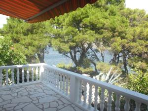 Three-Bedroom Apartment with Terrace and Sea View room in Apartments by the sea Rogoznica - 11425