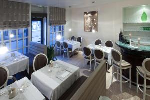 Hotels Hotel Restaurant Les Capucins : photos des chambres