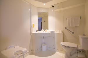 Hotels KYRIAD DIRECT Orleans - La Chapelle St Mesmin : photos des chambres