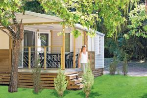 Complexes hoteliers Club Vacances Bleues Domaine de Chateau Laval : Mobile Home Familial