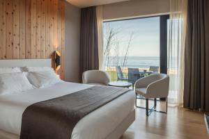 Family Room with Sea View room in Pedras do Mar Resort & Spa