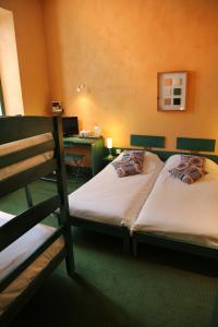 Hotels Logis La Garissade : Chambre Familiale Supérieure