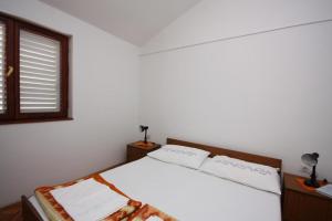 Apartments by the sea Jezera, Murter - 5123