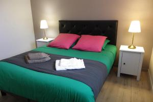 Appartements L'ESTRAN, 4 kms des plages, port, GR 34 et 2 h 15 Paris LGV : photos des chambres