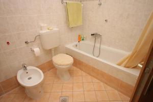 Apartments with a parking space Pula - 7340