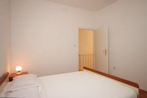 Two-Bedroom Holiday Home room in Holiday house with a parking space Sali Dugi otok - 8138