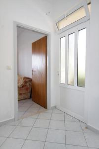 One-Bedroom Apartment with Terrace and Sea View room in Apartments by the sea Molunat Dubrovnik - 8956