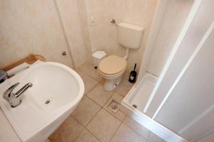 Two-Bedroom Apartment with Terrace room in Apartments with a parking space Povljana Pag - 9353