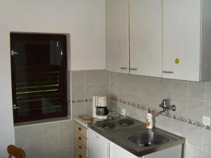 One-Bedroom Apartment room in Apartments with a parking space Lopar Rab - 12327