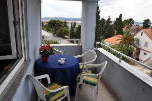 One-Bedroom Apartment with Balcony and Sea View room in Apartments with a parking space Zadar - 12514
