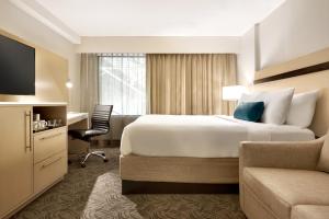 Queen Room with Sofa Bed room in Holiday Inn - Bloomington - Normal an IHG Hotel