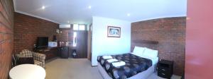 Golden Country Motel and Caravan Park