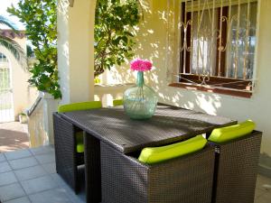 MEDDAYS VILLA AMPARO