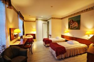 Triple Room room in NB Hotel with Free Parking