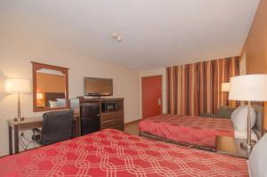 Double Room - Smoking room in Econo Lodge Sharon