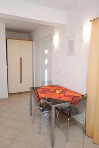 One-Bedroom Apartment with Terrace and Sea View room in Apartments by the sea Jelsa Hvar - 5723