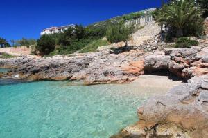 Apartments with a parking space Zavala, Hvar - 8706