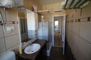 Apartments by the sea Krk 11205