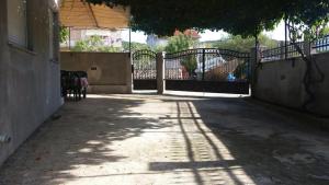 Apartments by the sea Vinisce, Trogir - 11856