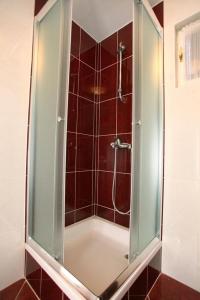 Apartments by the sea Vinisce, Trogir - 11856