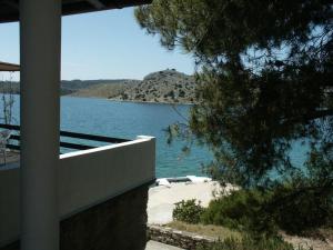 Two-Bedroom Holiday Home room in Secluded fisherman's cottage Cove Dragnjevica - Telascica Dugi otok - 902