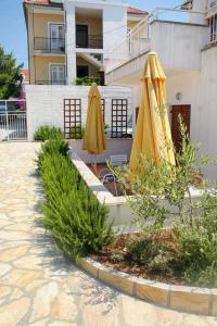 Apartments by the sea Vodice 4205