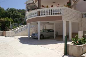 Apartments by the sea Bilo Primosten 4168