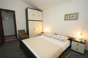 Apartments by the sea Basina, Hvar - 4620