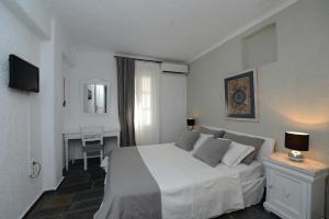 Deluxe Two-Bedroom Apartment