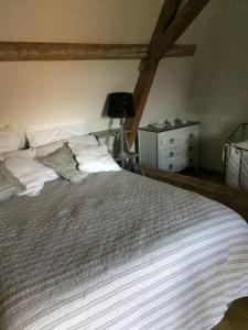 B&B / Chambres d'hotes La Mouliniere, jolie longere du XVIIe : photos des chambres