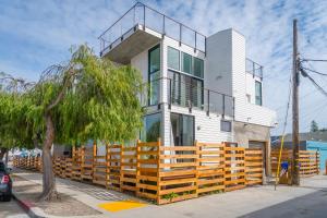 Steps to the Beach, Rooftop Deck