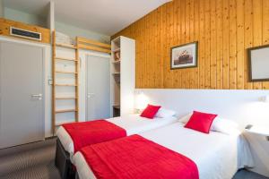 Triple Room with 3 Single Beds room in Fasthotel Thones