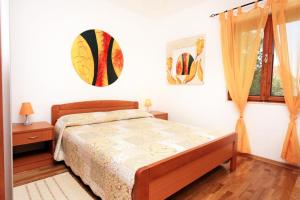 Two-Bedroom Apartment room in Apartments with a parking space Bol Brac - 5640