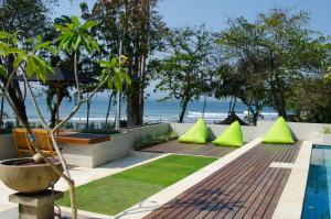 JavaCove Beach Hotel