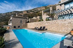 Elafivolia Arachova Suites Parnassos Greece