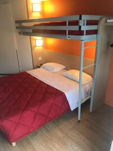 Hotels Premiere Classe Montbeliard - Sochaux : Chambre Triple (1 Lit Double et 1 Lit Simple)