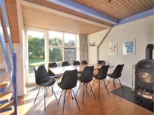 Nice Home In Glesborg With Sauna