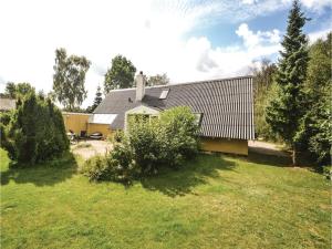 Nice Home In Glesborg With Sauna