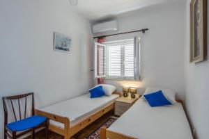 Apartments with a parking space Zadar - 13106