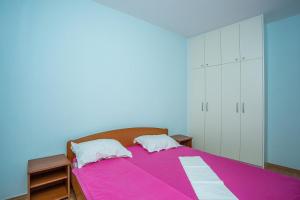 Apartments by the sea Podgora, Makarska - 13086