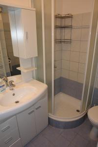 Two-Bedroom Apartment with Balcony and Sea View room in Apartments with a parking space Supetar Brac - 13180