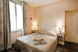 Hotels Logis Le Quai Fleuri : photos des chambres