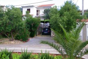 Apartments by the sea Vinisce, Trogir - 5982