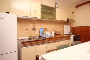 Three-Bedroom Apartment with Terrace and Sea View room in Apartments with a parking space Zavalatica Korcula - 545
