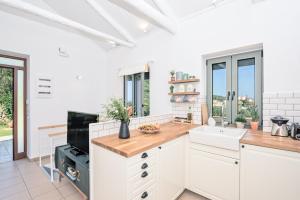 Apithano Heated pool on demand