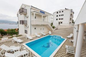 Seaside apartments with a swimming pool Okrug Donji, Ciovo - 8664