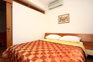 Apartment Baska Voda 10027d