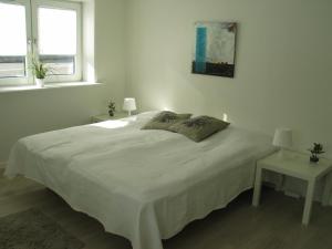 Standard Double Room with Shared Bathroom room in Aalborg City Rooms ApS