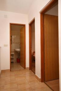 Apartments with a parking space Novi Vinodolski - 5482